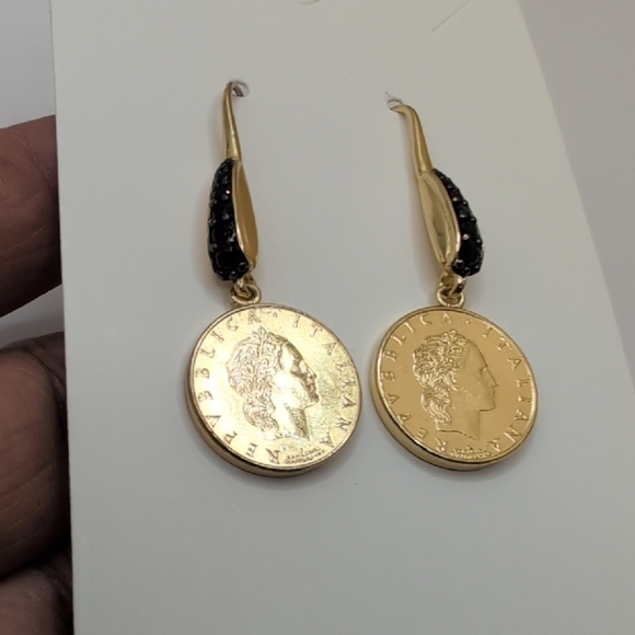 Elegant Goldtone and Black Earrings with Textured Pendants - Picture 3 of 5